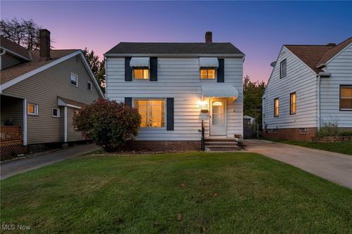 19309 Nitra Ave, Maple Heights, OH, 44137-1702 | Card Image