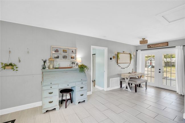 Foyer to dining room | Image 8