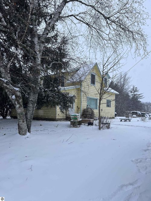 205 E Barber Street, Ithaca, MI, 48847 | Card Image