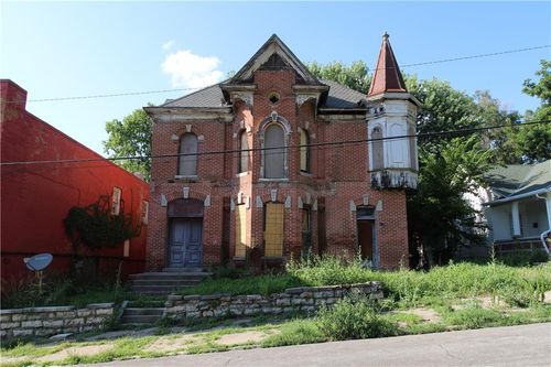 1705 Francis St, Saint Joseph, MO, 64501-2424 | Card Image