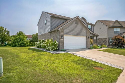 6921 Chandler Dr, Van Buren Twp, MI, 48111-1851 | Card Image