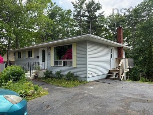 35 Hopkins Dr, Bridgewater, NS, B4V3P1 | Card Image