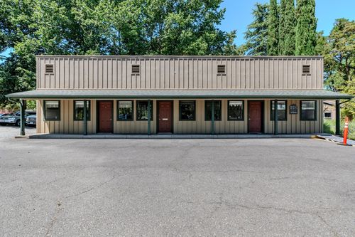 933 N 5th St, Jacksonville, OR, 97530-9016 | Card Image