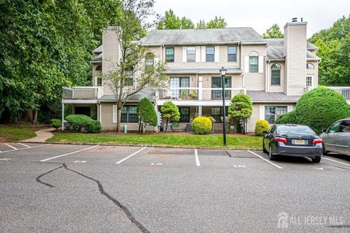 5001 Stonehedge Rd, Edison, NJ, 08820-4231 | Card Image