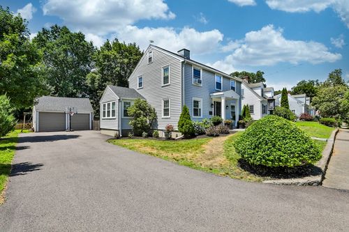 singlefam-36 Park St, Milton, MA, 02186-3631 | Card Image
