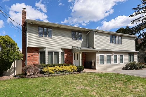 11 Otsego Ave, Dix Hills, NY, 11746-8005 | Card Image