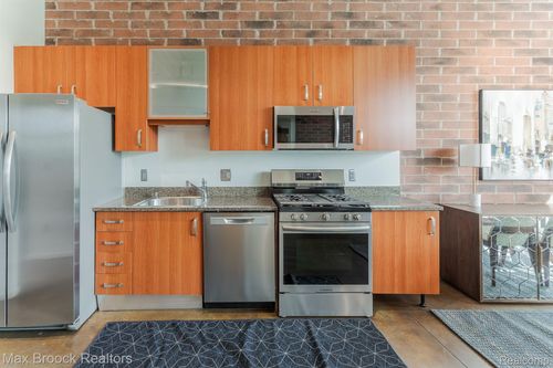 unit-9-333 E Parent Ave, Royal Oak, MI, 48067-3748 | Card Image