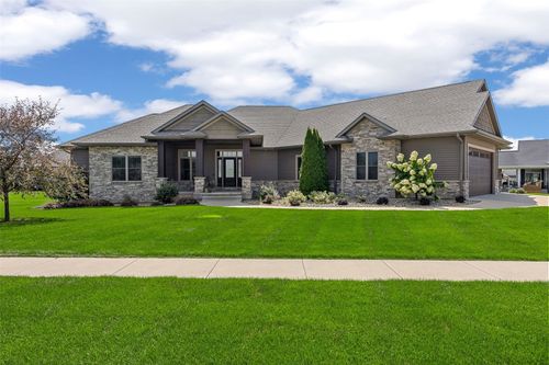 6007 Sanden Rd Ne, Cedar Rapids, IA, 52411-7977 | Card Image