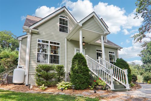 387 Goodview Dr, Hendersonvlle, NC, 28792-2158 | Card Image