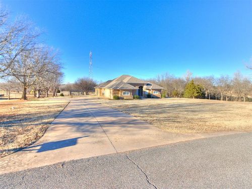 815 River View Dr, Norman, OK, 73071-7140 | Card Image