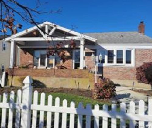 68 Howard Ave, Freeport, NY, 11520-6250 | Card Image