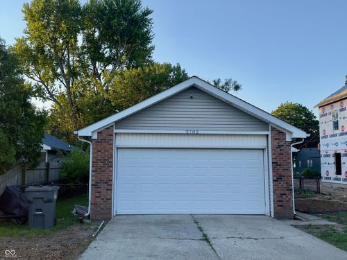 2702 E 56th St, Indianapolis, IN, 46220-3540 | Card Image