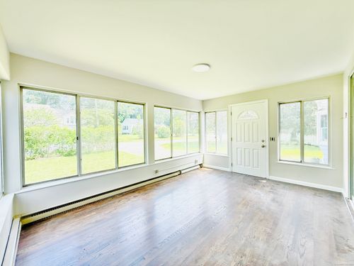 10 Meadowpark Ave W, Stamford, CT, 06905-2224 | Card Image