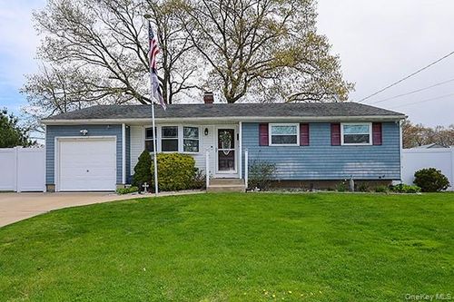99 Ronkonkoma Blvd, Centereach, NY, 11720-3317 | Card Image