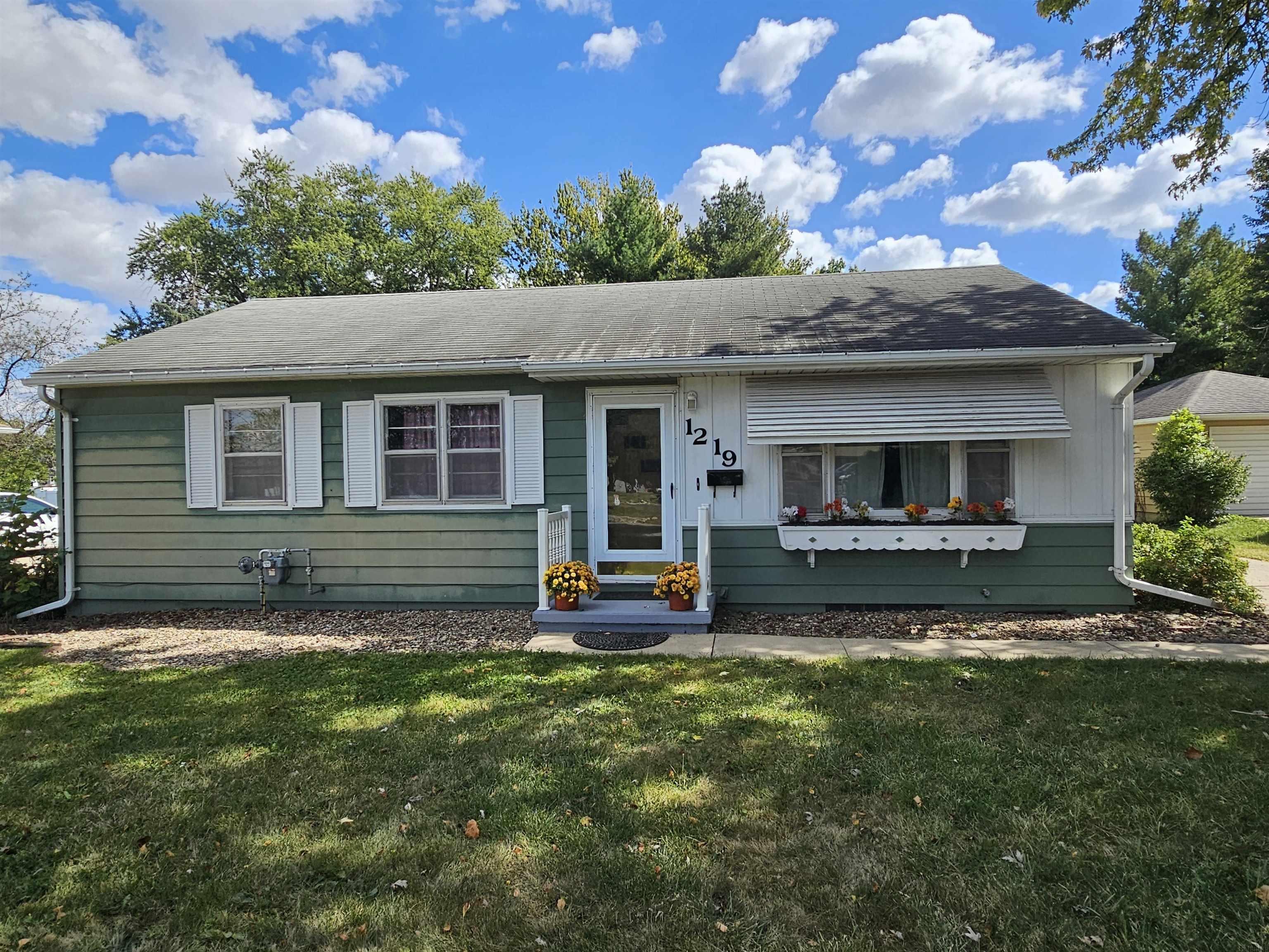Sylvia Ave, Waterloo, IA 50701