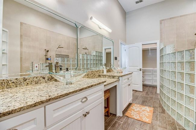 Primary bath | Image 14