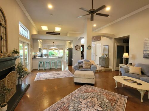 2827 E Shea Dr, Fresno, CA, 93720-4491 | Card Image