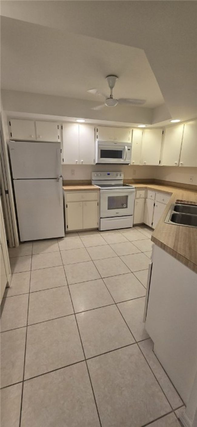 APT-3F - 1850 Bay Rd, House attached with 2 bedrooms, 2 bathrooms and null parking in Vero Beach FL | Image 11