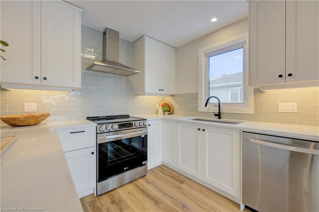 1264 King St N, House other with 5 bedrooms, 2 bathrooms and 5 parking in Saint Jacobs ON | Image 10