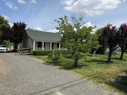 1903 Lilac Ln, Union Gap, WA, 98903-4009 | Card Image