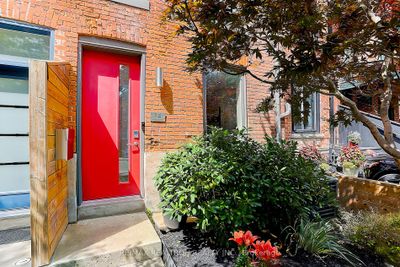 14 Marion St, Home with 3 bedrooms, 3 bathrooms and null parking in Toronto ON | Image 3