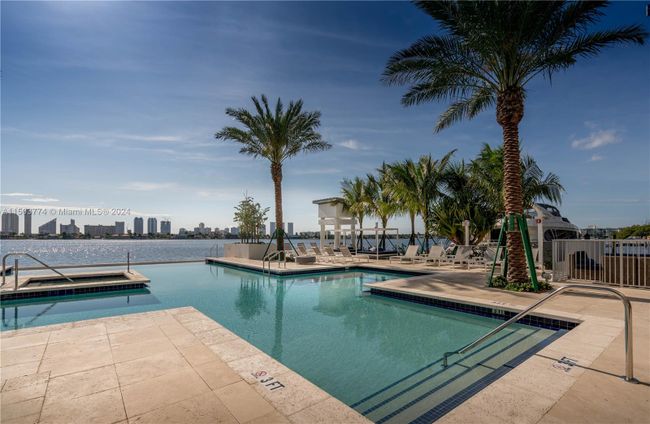 909 - 17301 Biscayne Blvd, Condo with 3 bedrooms, 3 bathrooms and null parking in North Miami Beach FL | Image 64