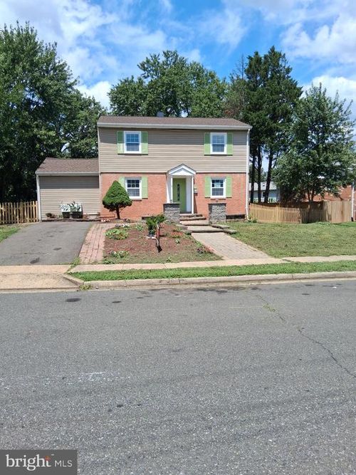 8004 Clifton St, MANASSAS, VA, 20109-3119 | Card Image