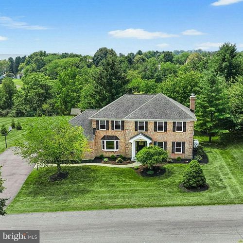8018 Orchard View Ln, FOGELSVILLE, PA, 18051-1640 | Card Image