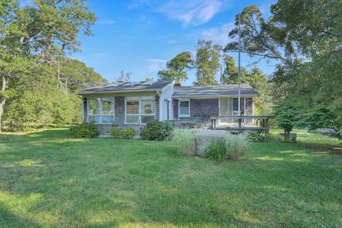 22 Oklahoma Ave, Vineyard Haven, MA, 02568-5819 | Card Image