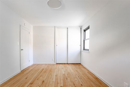 2c-9 Terrace Cir, Great Neck, NY, 11021-4134 | Card Image