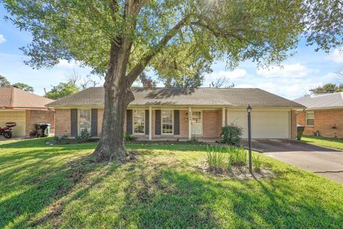 5443 Redstart Street, Houston, TX, 77096 | Card Image