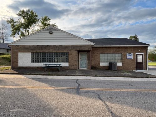 3819 W Main St, New Waterford, OH, 44445-9761 | Card Image