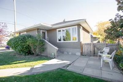 4919 58 St, House detached with 3 bedrooms, 2 bathrooms and 1 parking in Camrose AB | Image 2