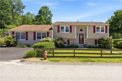 14 Oak St, West Warwick, RI, 02893-3511 | Card Image