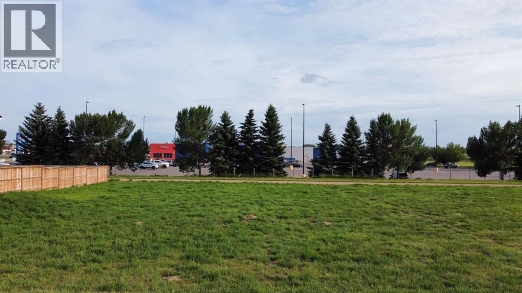 Land in Brooks 2