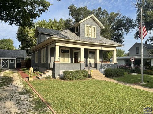 313 Cherry St, Cottonwood Falls, KS, 66845-9761 | Card Image
