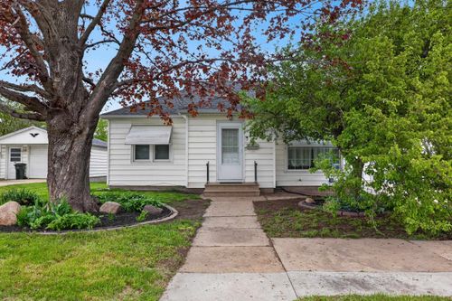 1203 W 1st St, Cedar Falls, IA, 50613-2217 | Card Image
