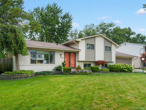 39519 Twenlow Dr, Clinton Township, MI, 48038-5708 | Card Image