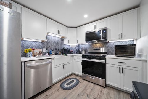 85 Bluestone Dr, Nashua, NH, 03060-6833 | Card Image