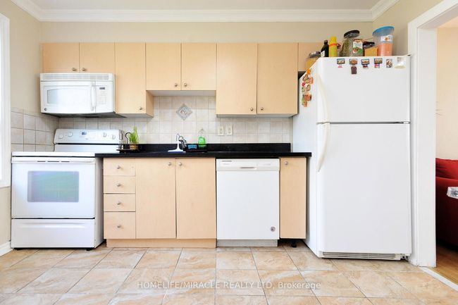 7 Sophia St, House other with 3 bedrooms, 2 bathrooms and 4 parking in Brampton ON | Image 16