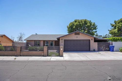 3215 W London Dr, Yuma, AZ, 85364-5068 | Card Image
