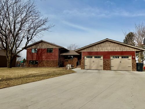 1665 Oakwood Dr, Worthington, MN, 56187-1060 | Card Image
