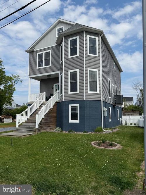 9031 Hinton Ave, Baltimore, MD, 21219-1668 | Card Image