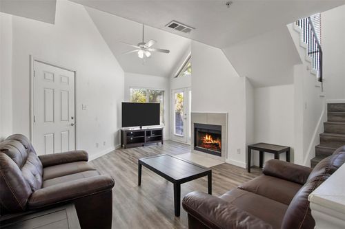 apt-210-9829 Walnut St, Dallas, TX, 75243-8826 | Card Image