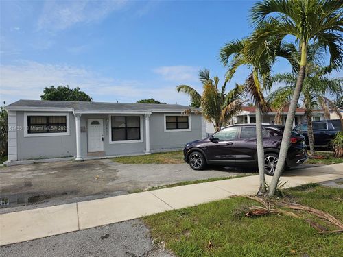 2431 Liberty St, Hollywood, FL, 33020-2052 | Card Image