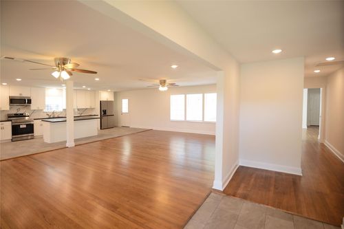 8006 Richmond Ave, Houston, TX, 77063-6158 | Card Image