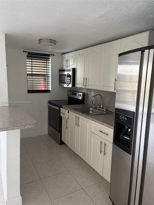 40-3901 Sw 112th Ave, Miami, FL, 33165-4472 | Card Image