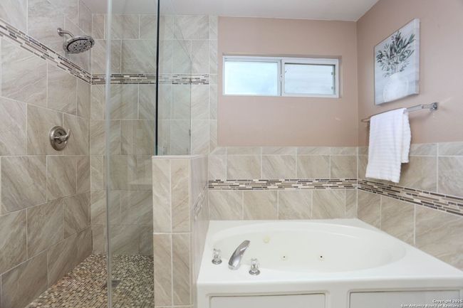 9510 Loyal Vly, House other with 4 bedrooms, 3 bathrooms and null parking in San Antonio TX | Image 4