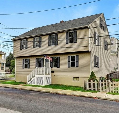 86 Washington St, Bristol, RI, 02809-2421 | Card Image
