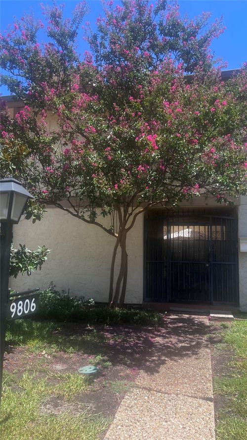 9806 Bent Branch Ln, Dallas, TX, 75243-2018 | Card Image